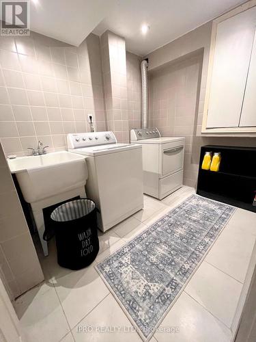 4868 Marble Arch Mews, Mississauga, ON - Indoor Photo Showing Laundry Room
