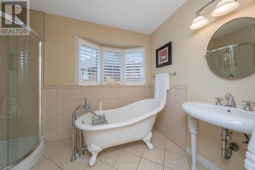 28 Gardiner Drive, Halton Hills, ON - Indoor Photo Showing Bathroom