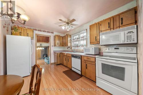 4329 Old Highway 2, Belleville, ON - Indoor Photo Showing Kitchen