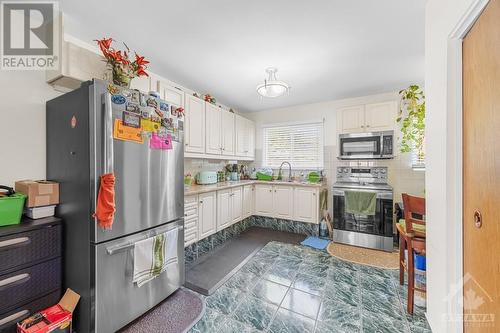 981 Meadowlands Drive E, Ottawa, ON - Indoor Photo Showing Kitchen