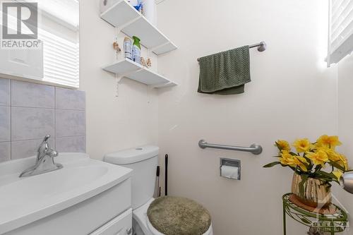 981 Meadowlands Drive E, Ottawa, ON - Indoor Photo Showing Bathroom