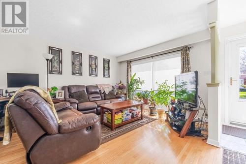 981 Meadowlands Drive E, Ottawa, ON - Indoor Photo Showing Living Room