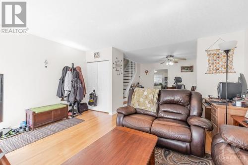 981 Meadowlands Drive E, Ottawa, ON - Indoor Photo Showing Living Room