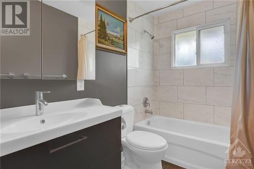 50 Hilliard Avenue, Ottawa, ON - Indoor Photo Showing Bathroom