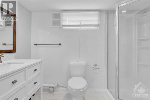 50 Hilliard Avenue, Ottawa, ON - Indoor Photo Showing Bathroom