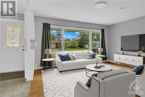 50 Hilliard Avenue, Ottawa, ON - Indoor Photo Showing Living Room