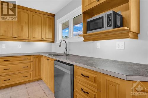 50 Hilliard Avenue, Ottawa, ON - Indoor Photo Showing Kitchen With Double Sink