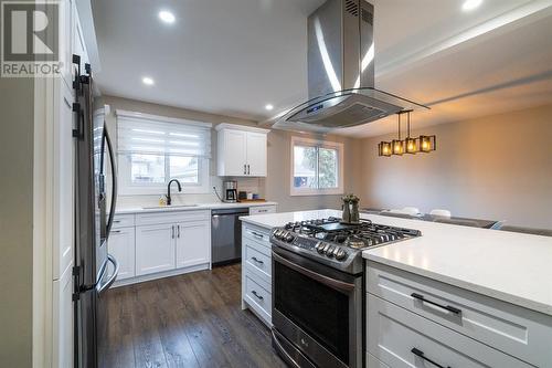 18 Durco Avenue, Sarnia, ON - Indoor Photo Showing Kitchen With Upgraded Kitchen