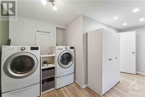 32 Mcdermot Court, Kanata, ON - Indoor Photo Showing Laundry Room