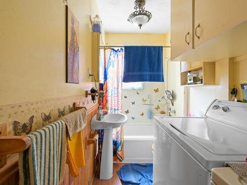 Salle de bains - 221  - 223 Rue Reynolds, Granby, QC - Indoor Photo Showing Laundry Room