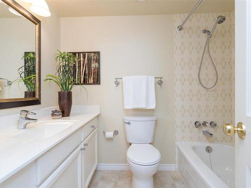 415-225 Belleville St, Victoria, BC - Indoor Photo Showing Bathroom
