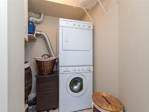 415-225 Belleville St, Victoria, BC - Indoor Photo Showing Laundry Room