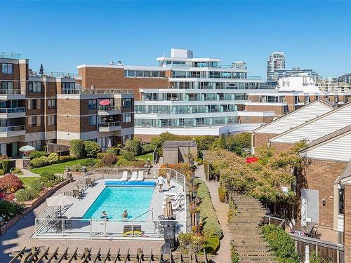 415-225 Belleville St, Victoria, BC - Outdoor With In Ground Pool