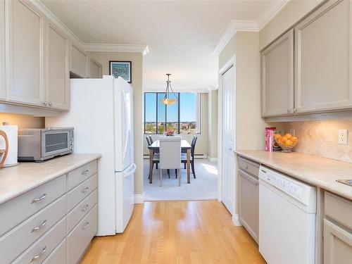 415-225 Belleville St, Victoria, BC - Indoor Photo Showing Kitchen