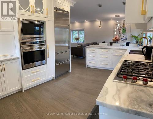27 Glen Elm Avenue, Toronto, ON - Indoor Photo Showing Kitchen With Upgraded Kitchen