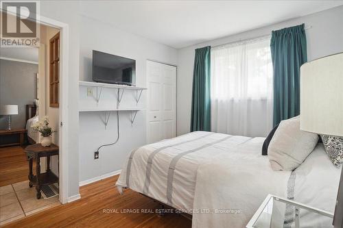 59 Birchcliffe Crescent, Hamilton, ON - Indoor Photo Showing Bedroom
