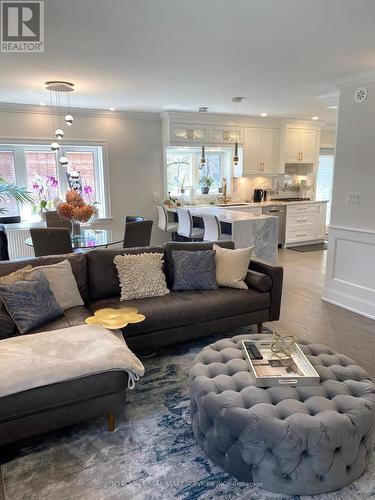 27 Glen Elm Avenue, Toronto, ON - Indoor Photo Showing Living Room