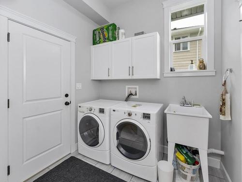 6303 Nevilane Dr, Duncan, BC - Indoor Photo Showing Laundry Room
