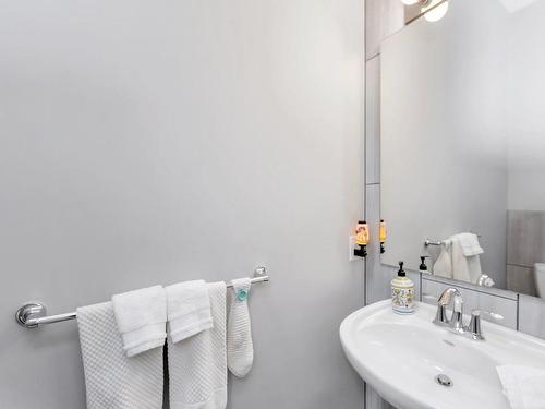 6303 Nevilane Dr, Duncan, BC - Indoor Photo Showing Bathroom