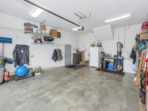 6303 Nevilane Dr, Duncan, BC - Indoor Photo Showing Garage
