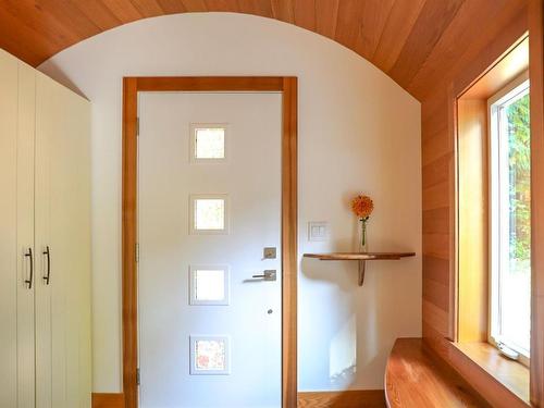 339 Maudie Miller Dr, Gabriola Island, BC - Indoor Photo Showing Other Room