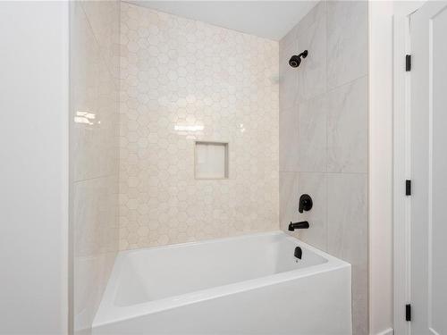 5375 Fillinger Cres, Nanaimo, BC - Indoor Photo Showing Bathroom