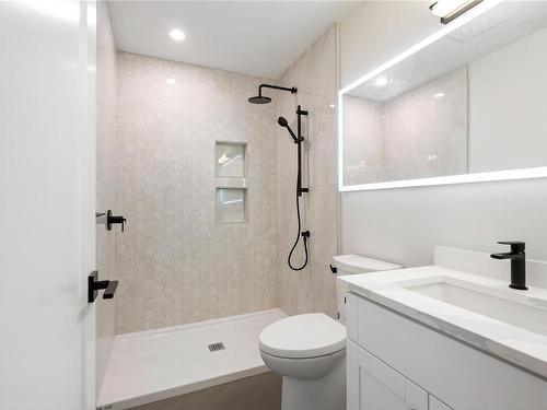 5375 Fillinger Cres, Nanaimo, BC - Indoor Photo Showing Bathroom