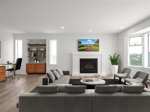 5375 Fillinger Cres, Nanaimo, BC - Indoor Photo Showing Living Room With Fireplace