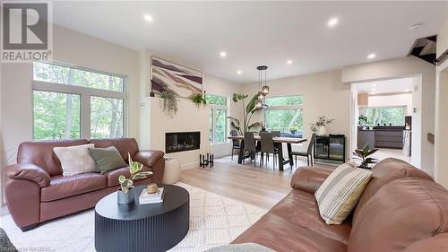 419 Mechanics Avenue, Kincardine, ON - Indoor Photo Showing Living Room With Fireplace