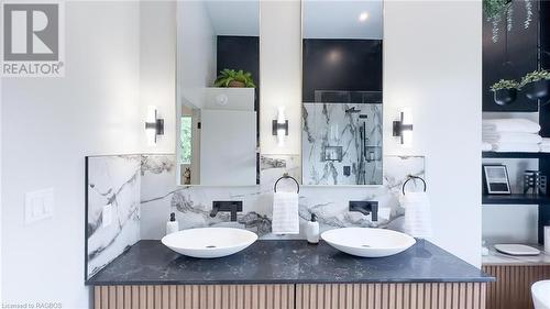 5 piece en suite with heated floor - 419 Mechanics Avenue, Kincardine, ON - Indoor Photo Showing Bathroom