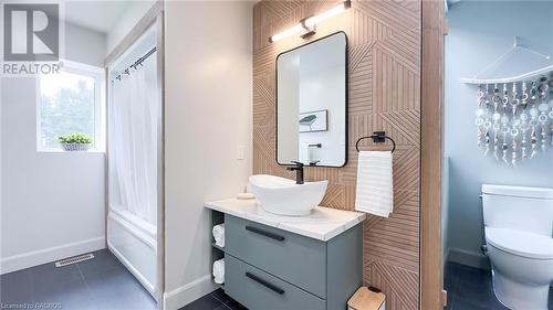 Main bathroom upstairs - 419 Mechanics Avenue, Kincardine, ON - Indoor Photo Showing Bathroom