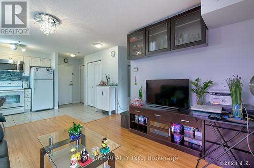 109 - 5225 Finch Avenue E, Toronto E07, ON - Indoor Photo Showing Living Room