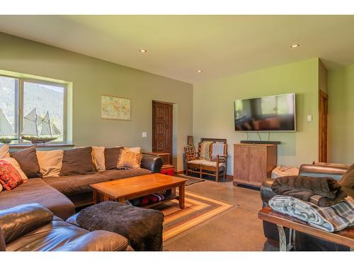 4602 Carlson East Road, Nelson, BC - Indoor With Fireplace