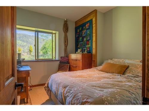 4602 Carlson East Road, Nelson, BC - Indoor