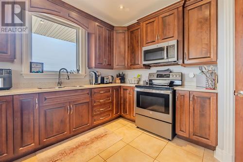 63 Deborah Lynn Heights, Paradise, NL - Indoor Photo Showing Kitchen With Double Sink