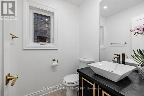 374 Gilpin Drive, Newmarket, ON - Indoor Photo Showing Bathroom
