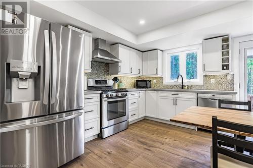 19 Laurdo Crescent, Oliphant, ON - Indoor Photo Showing Kitchen With Upgraded Kitchen