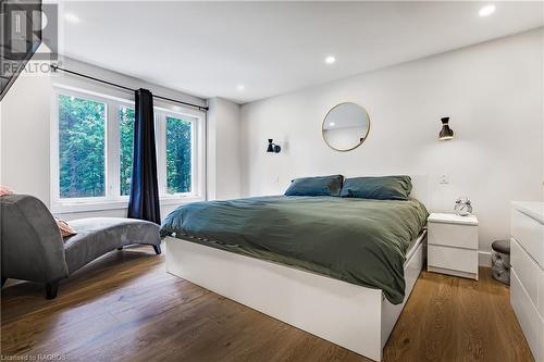 19 Laurdo Crescent, Oliphant, ON - Indoor Photo Showing Bedroom