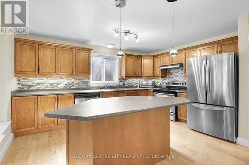 2102 Blackwater Road, London, ON - Indoor Photo Showing Kitchen
