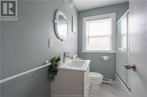 23 Halls St, Moncton, NB - Indoor Photo Showing Bathroom