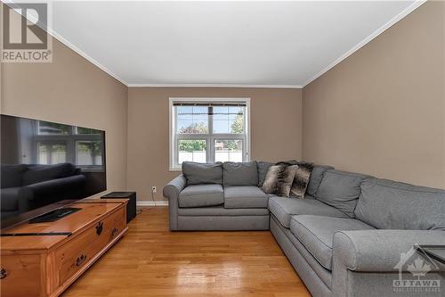 21 Pilon Street, Embrun, ON - Indoor Photo Showing Living Room