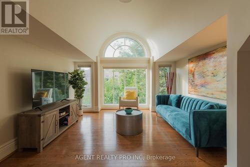 C - 251 Sydenham Street, London, ON - Indoor Photo Showing Living Room