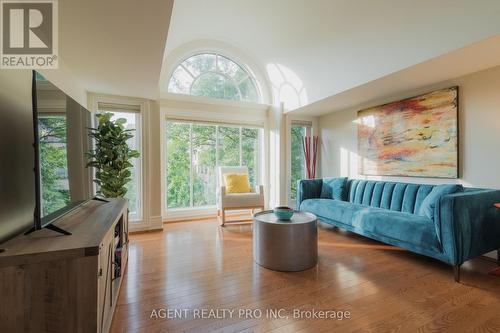 C - 251 Sydenham Street, London, ON - Indoor Photo Showing Living Room