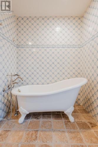 C - 251 Sydenham Street, London, ON - Indoor Photo Showing Bathroom