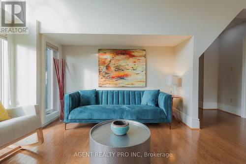 C - 251 Sydenham Street, London, ON - Indoor Photo Showing Living Room