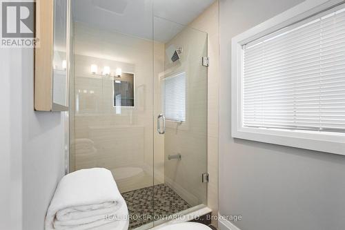 50 Pearl Street, Brantford, ON - Indoor Photo Showing Bathroom