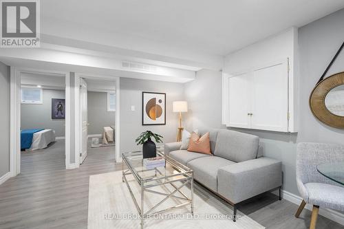 50 Pearl Street, Brantford, ON - Indoor Photo Showing Living Room