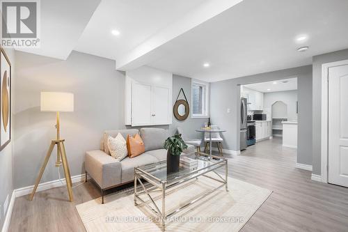 50 Pearl Street, Brantford, ON - Indoor Photo Showing Living Room