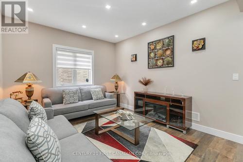 Dinning Room - 2335 Marcel Circle, London, ON - Indoor Photo Showing Living Room