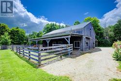 Barn with its own well - 